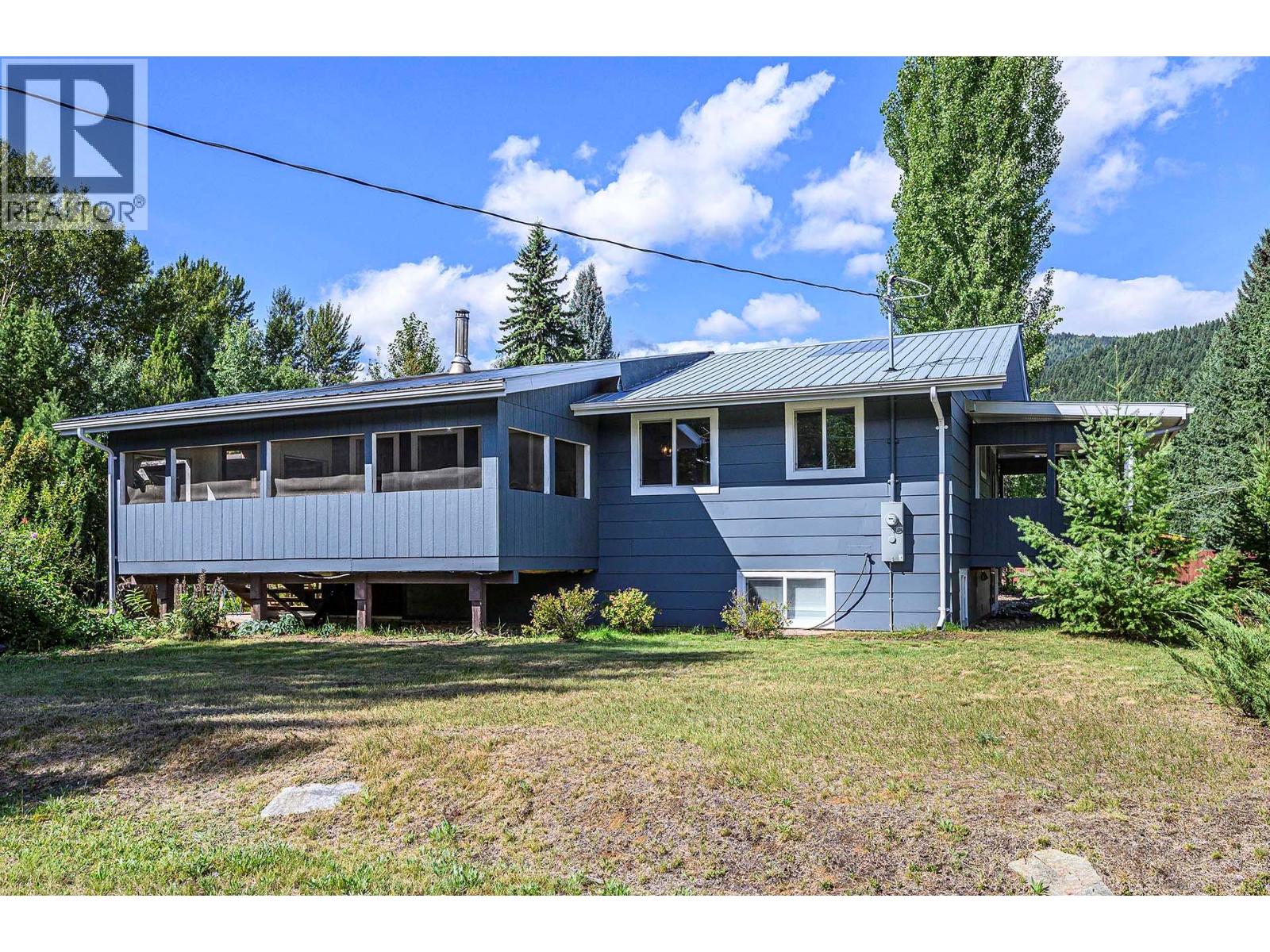 Photo 2 of 312 Foote Road, Clearwater BC