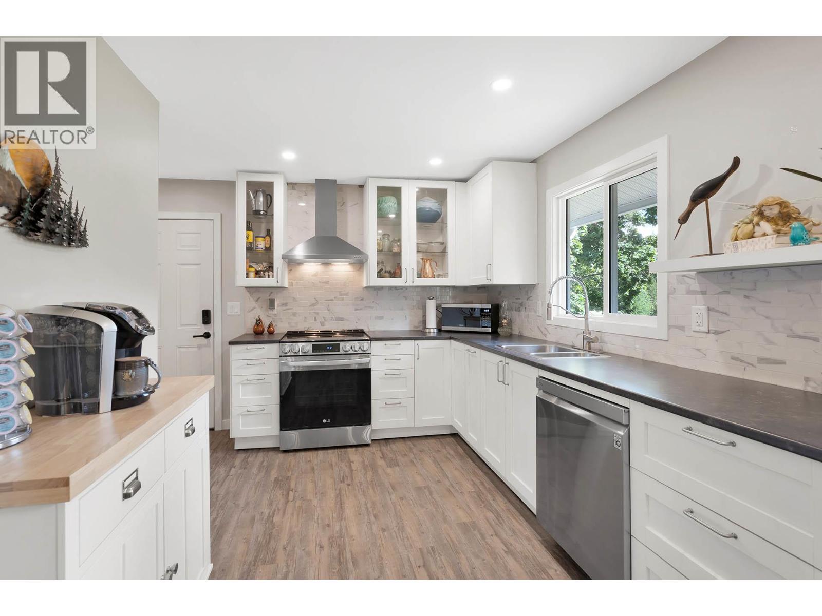 Photo 5 of 312 Foote Road, Clearwater BC