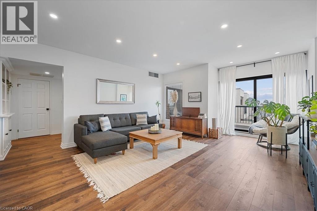 260 SHELDON Avenue N Unit# 809