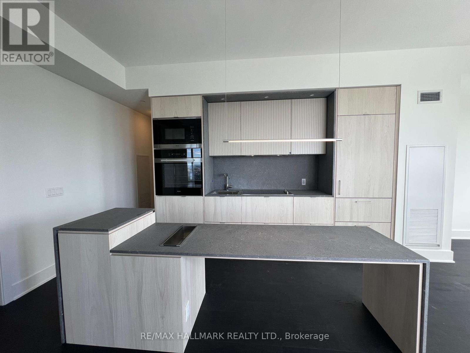 Photo 27 of 4709 11 Yorkville Avenue, Toronto ON