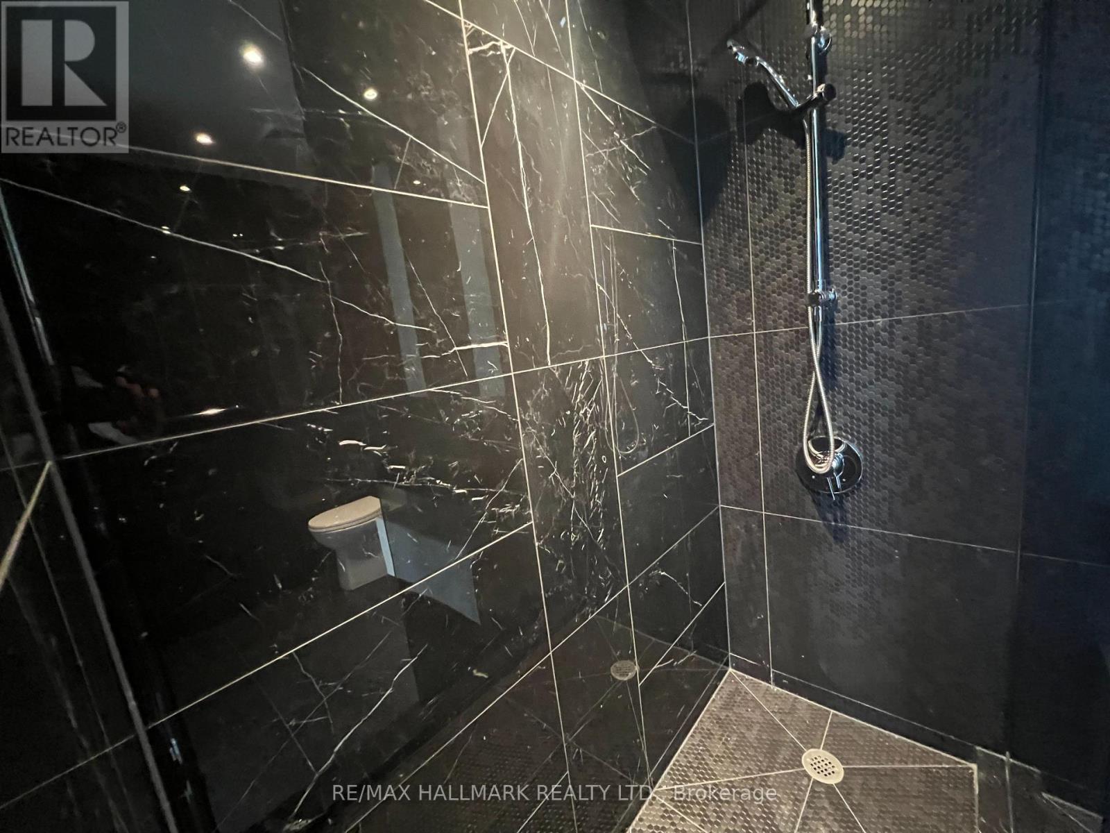 Photo 5 of 4709 11 Yorkville Avenue, Toronto ON