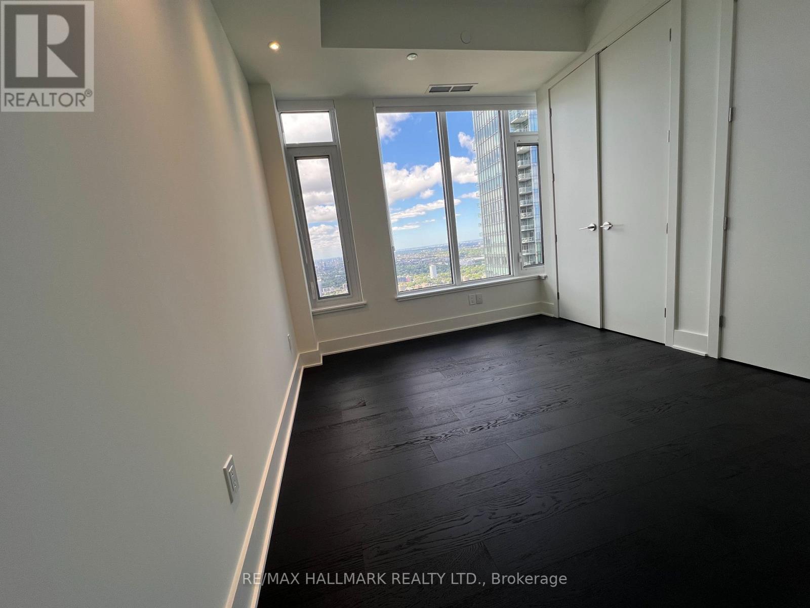 Photo 21 of 4709 11 Yorkville Avenue, Toronto ON