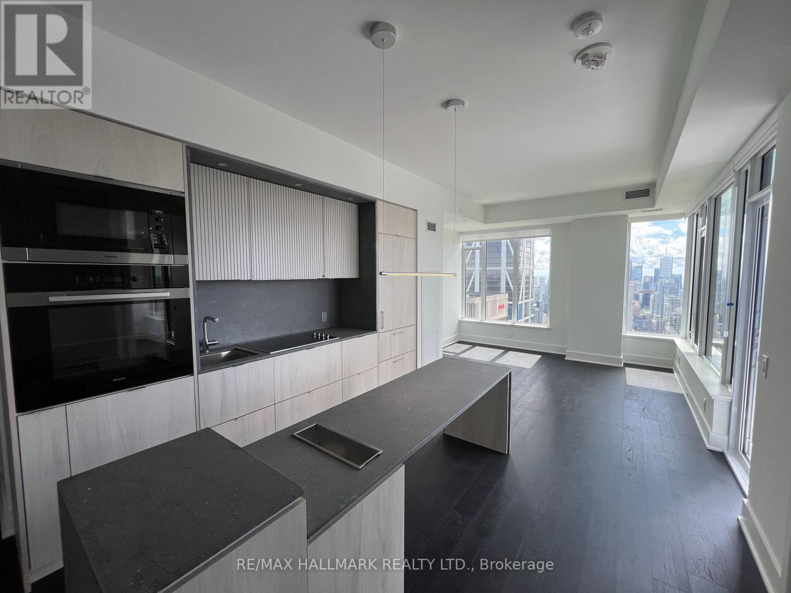 Photo 25 of 4709 11 Yorkville Avenue, Toronto ON