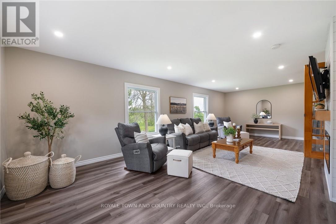 Photo 5 of 1320 Heights Road, Kawartha Lakes ON