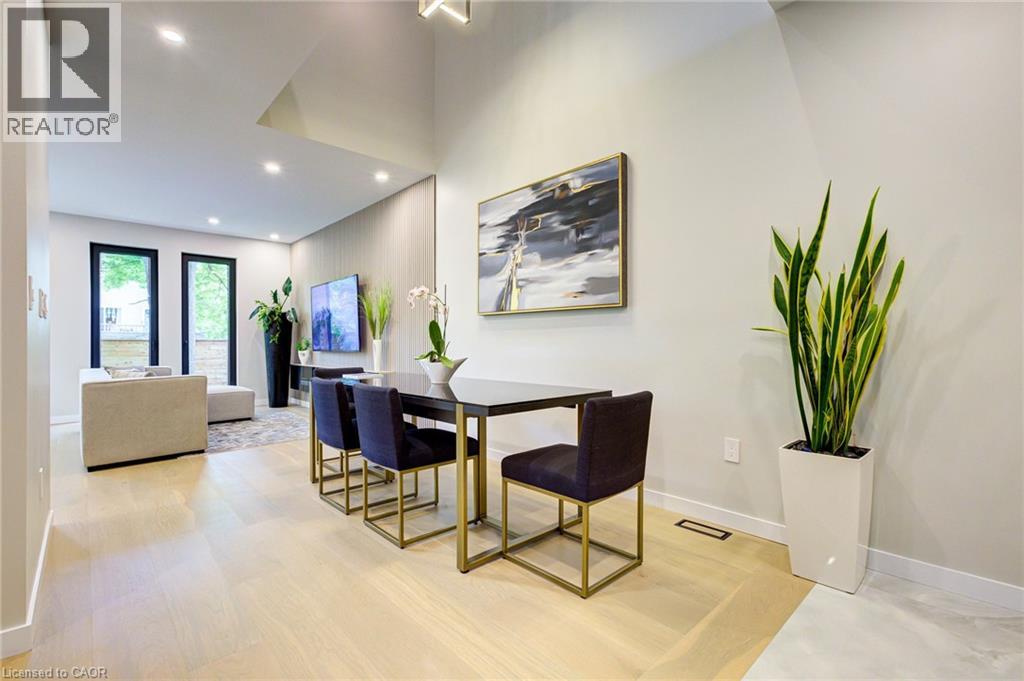 Photo 6 of 93 Oak Street, Cambridge ON