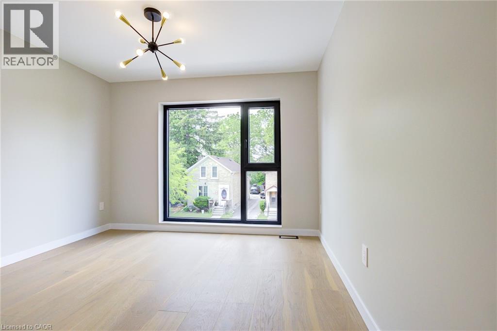Photo 27 of 93 Oak Street, Cambridge ON