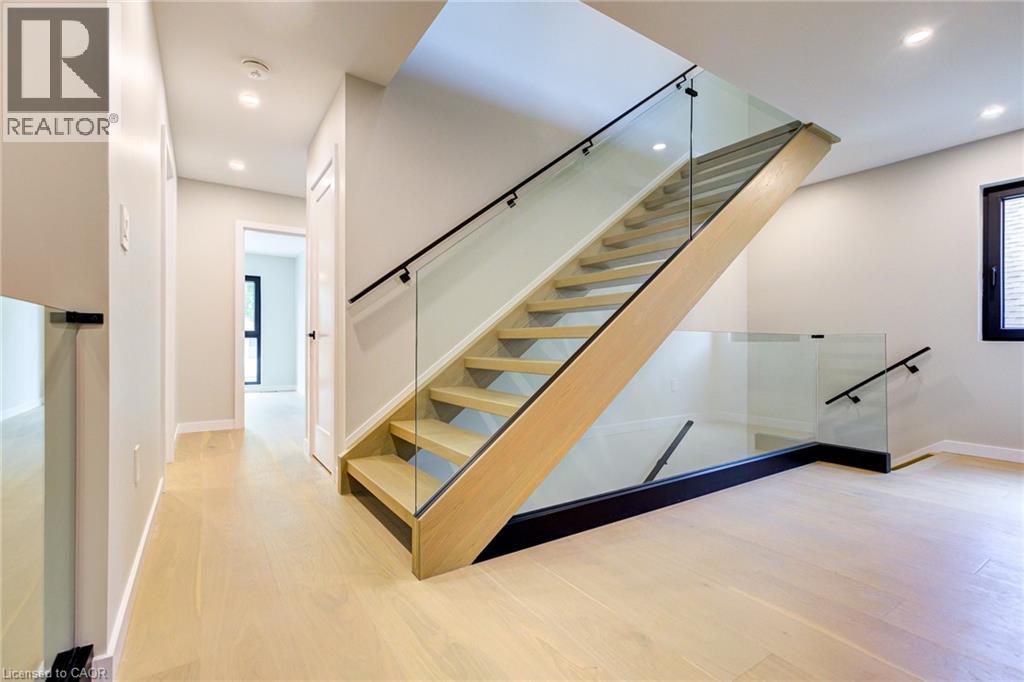 Photo 26 of 93 Oak Street, Cambridge ON