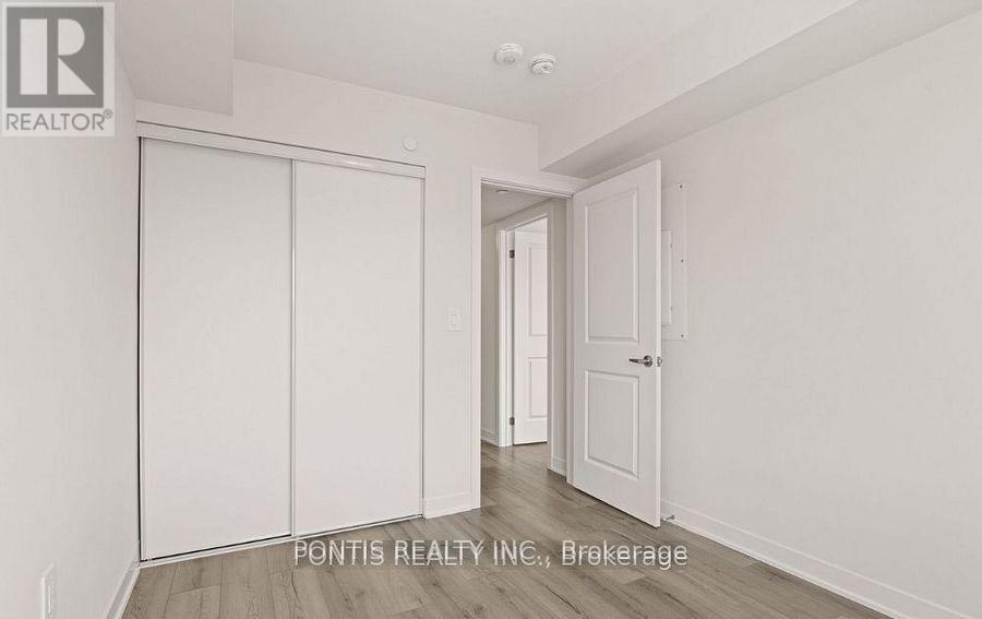 Photo 10 of 220 1695 Dersan Street, Pickering ON
