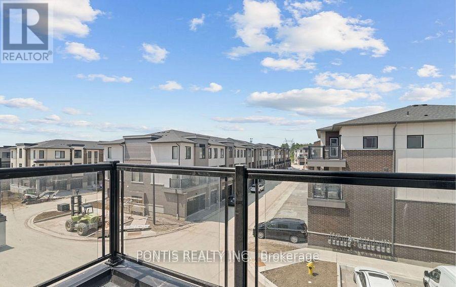 Photo 4 of 220 1695 Dersan Street, Pickering ON