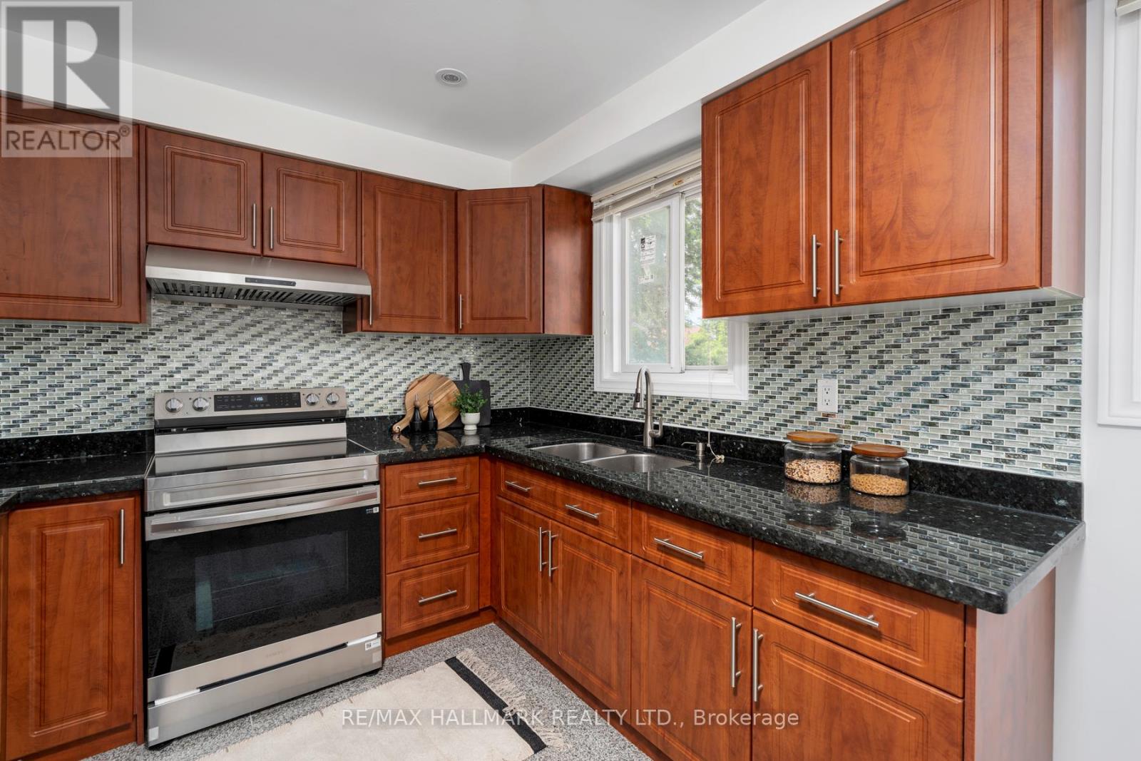 Photo 11 of 610 Greenwood Avenue, Toronto ON