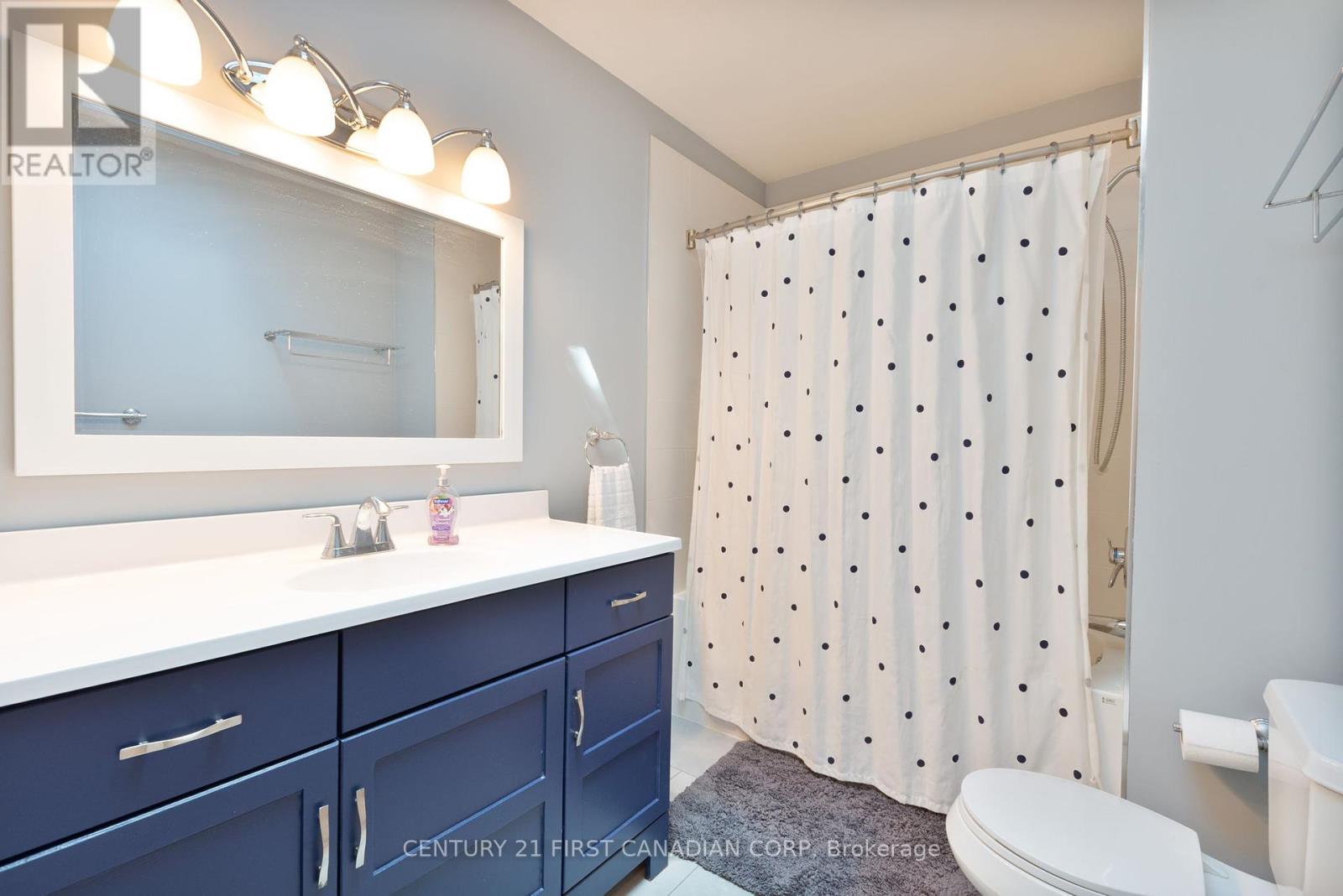 Photo 16 of 162 Ashley Crescent, London South ON