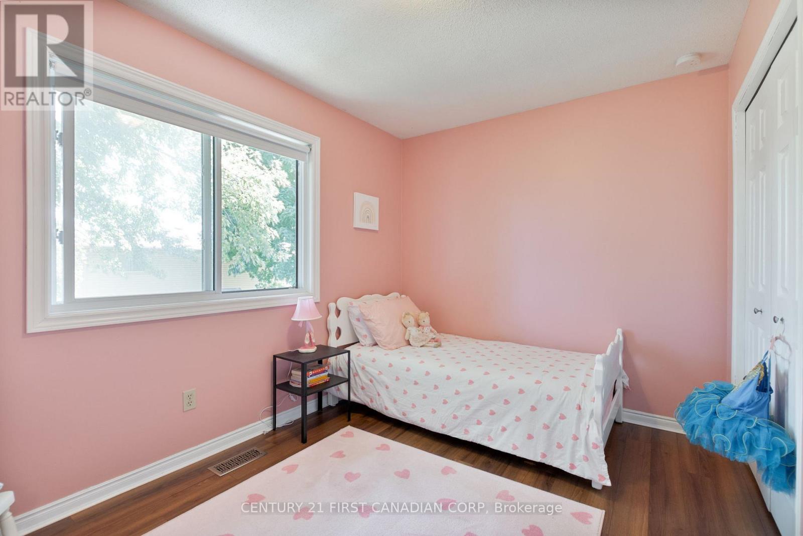 Photo 17 of 162 Ashley Crescent, London South ON