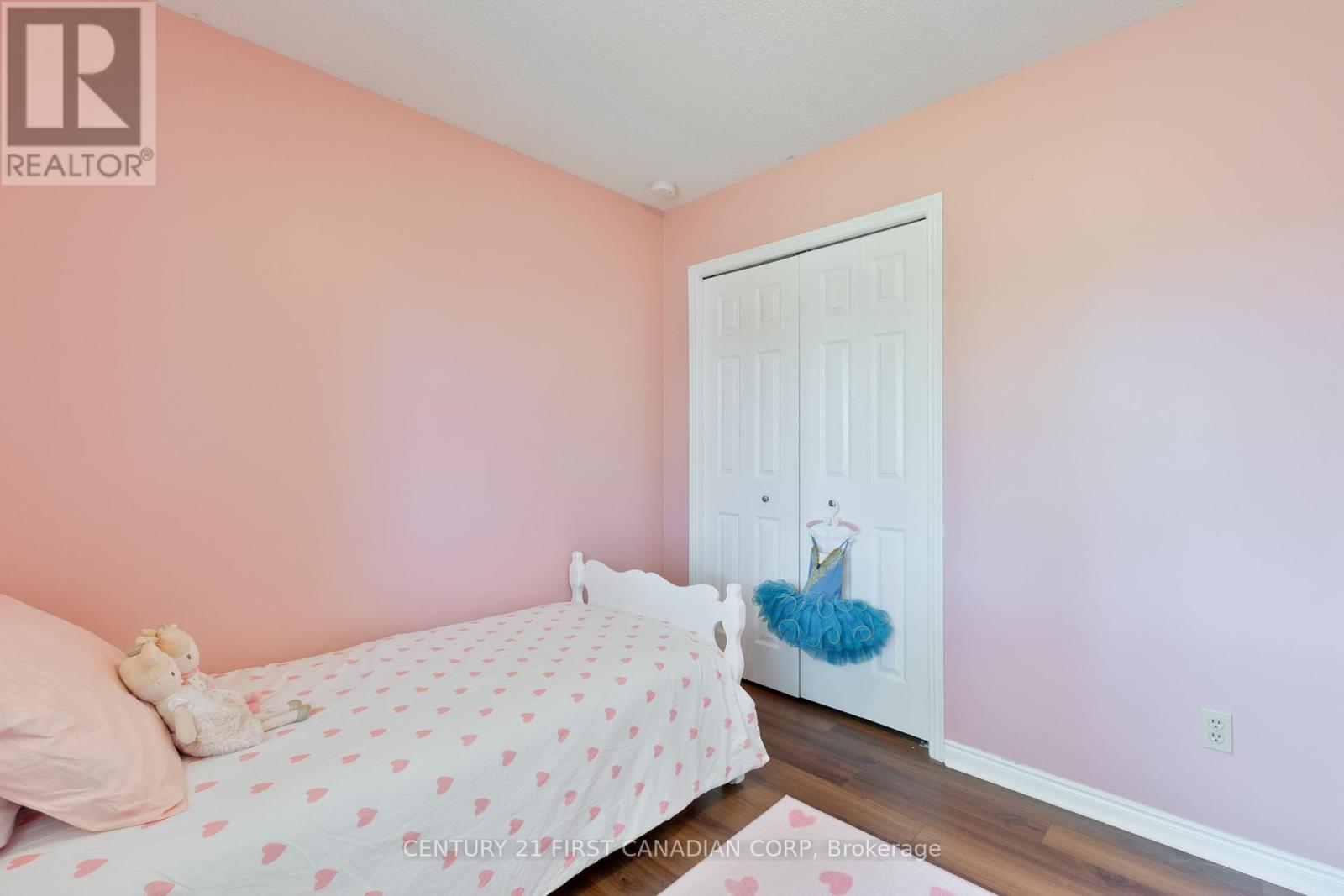 Photo 18 of 162 Ashley Crescent, London South ON