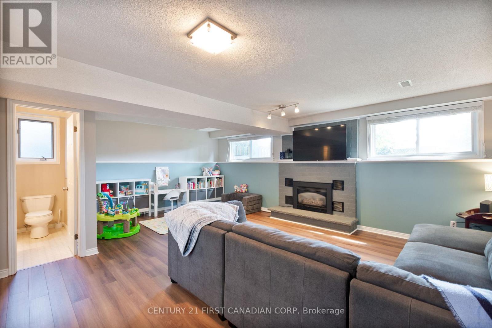 Photo 23 of 162 Ashley Crescent, London South ON