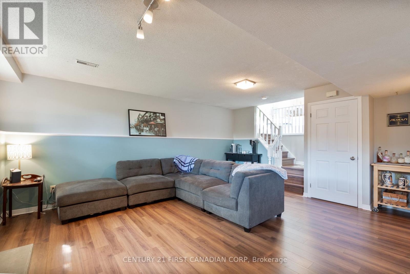 Photo 24 of 162 Ashley Crescent, London South ON