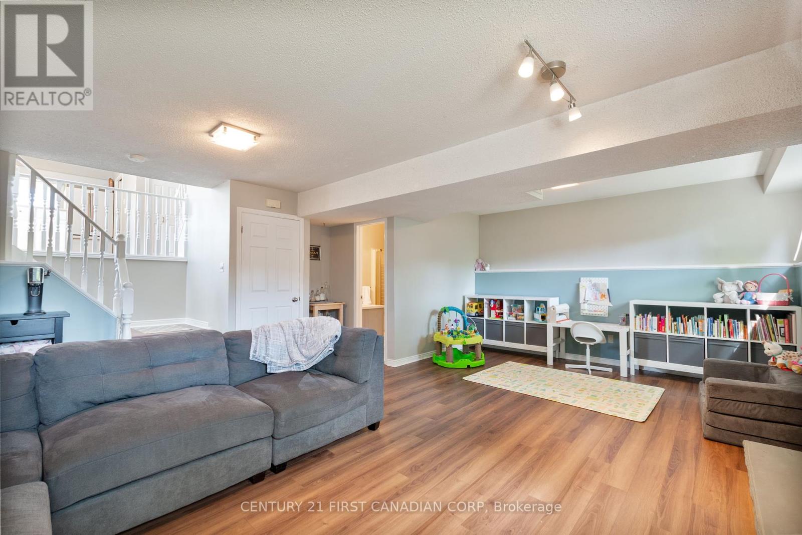 Photo 25 of 162 Ashley Crescent, London South ON