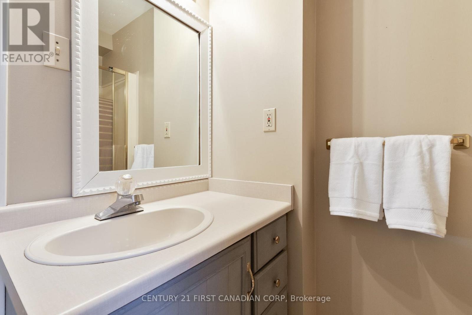 Photo 27 of 162 Ashley Crescent, London South ON