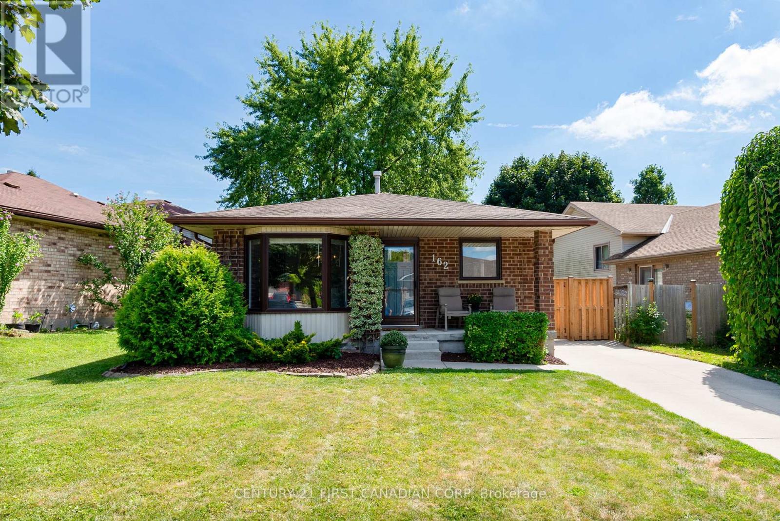 Photo 3 of 162 Ashley Crescent, London South ON