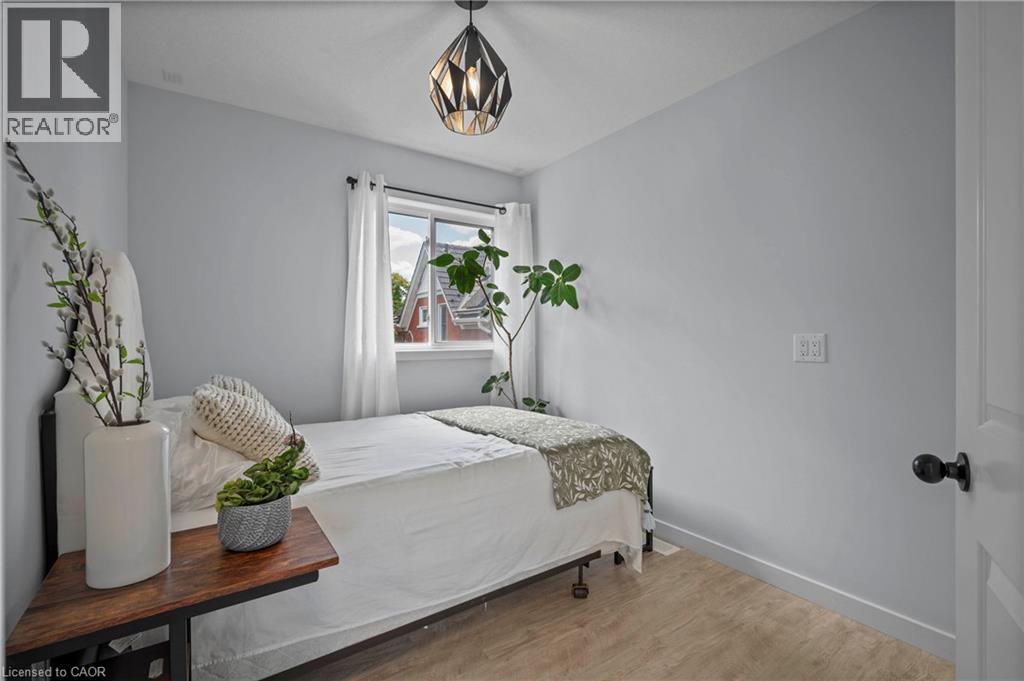 Photo 4 of 47 Gruhn Street, Kitchener ON