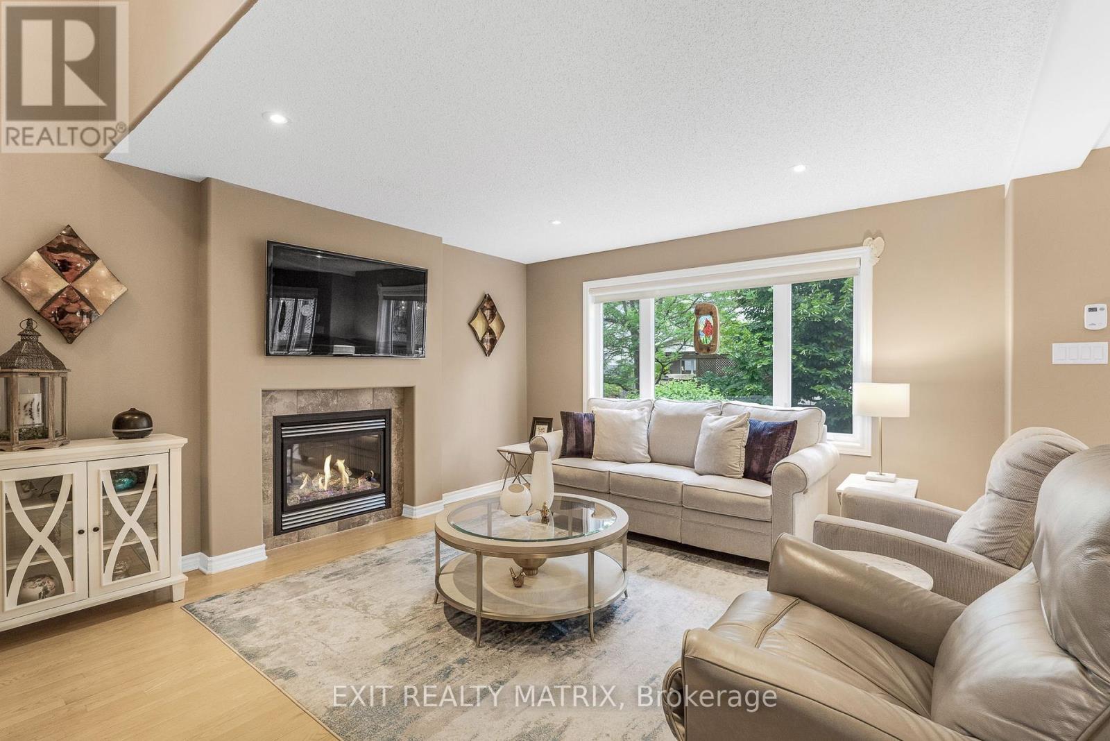 Photo 4 of 23 Cobblestone Drive, Russell ON