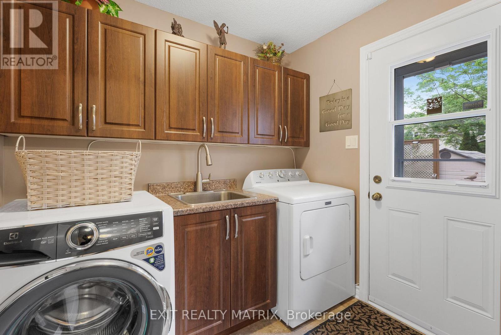 Photo 15 of 23 Cobblestone Drive, Russell ON
