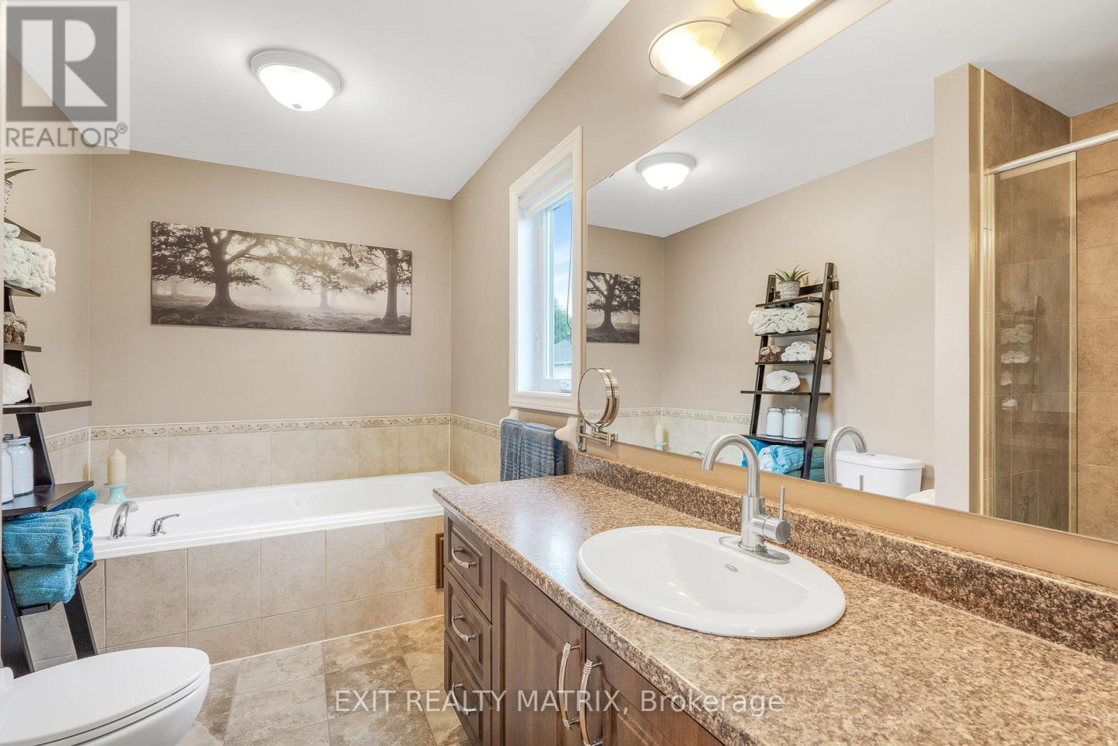 Photo 6 of 23 Cobblestone Drive, Russell ON