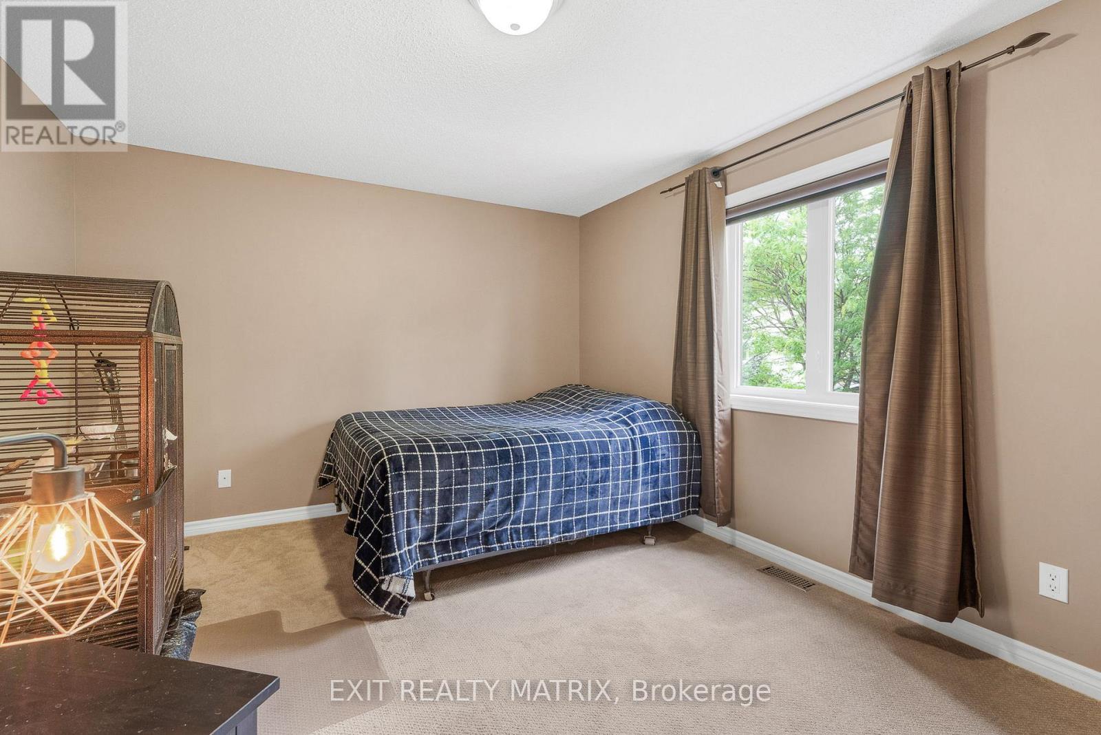 Photo 8 of 23 Cobblestone Drive, Russell ON