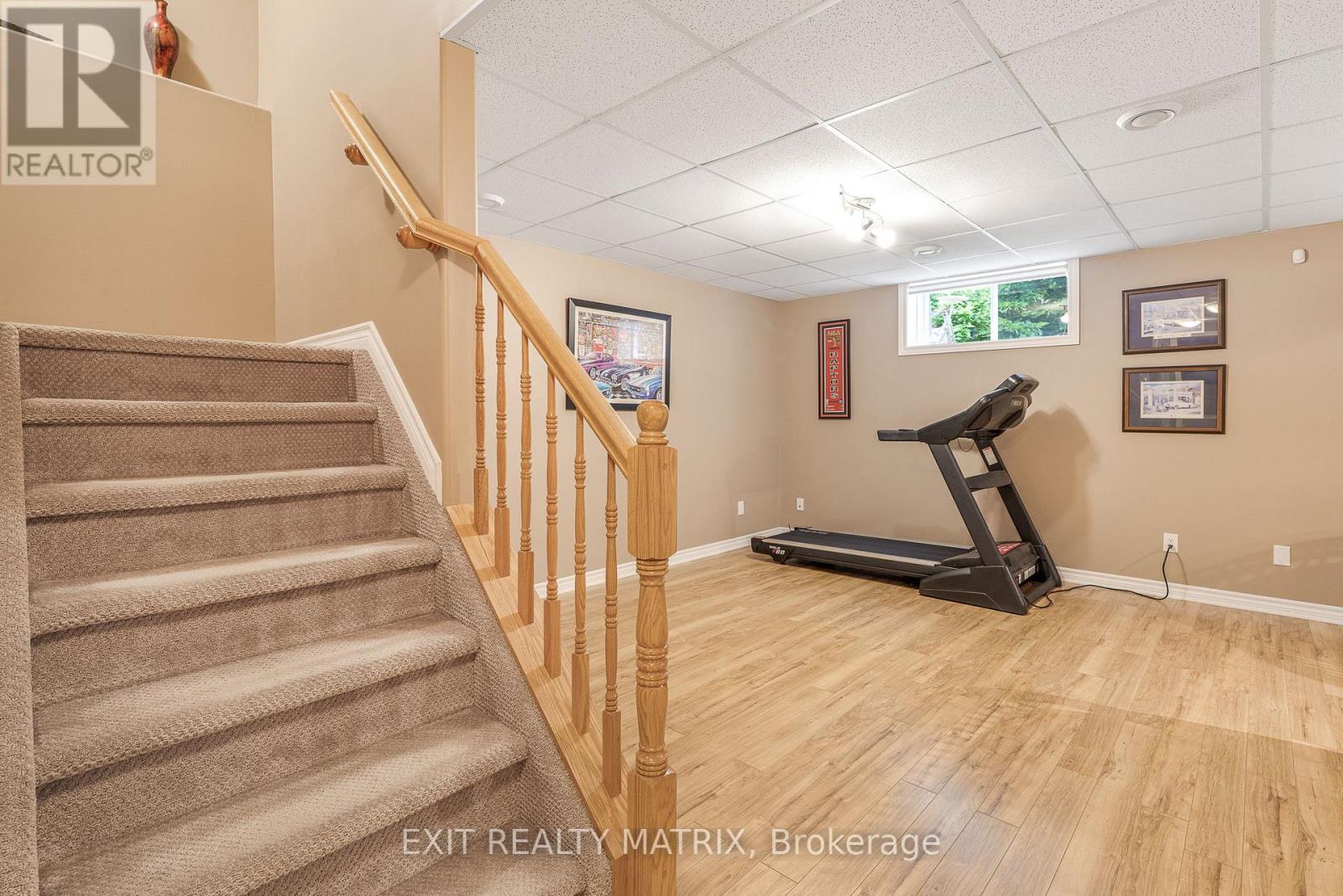 Photo 18 of 23 Cobblestone Drive, Russell ON