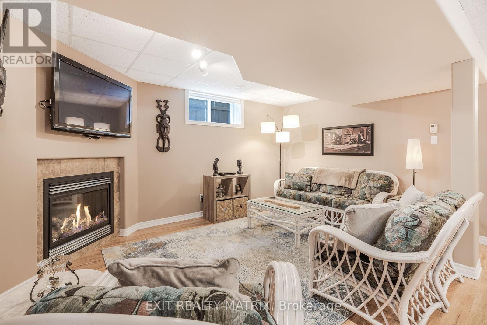 Photo 2 of 23 Cobblestone Drive, Russell ON