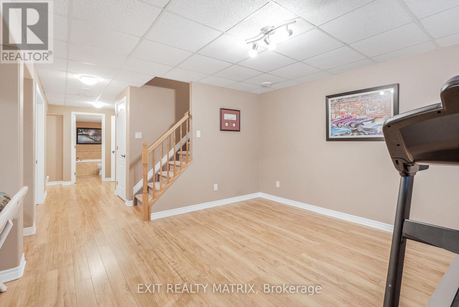 Photo 9 of 23 Cobblestone Drive, Russell ON