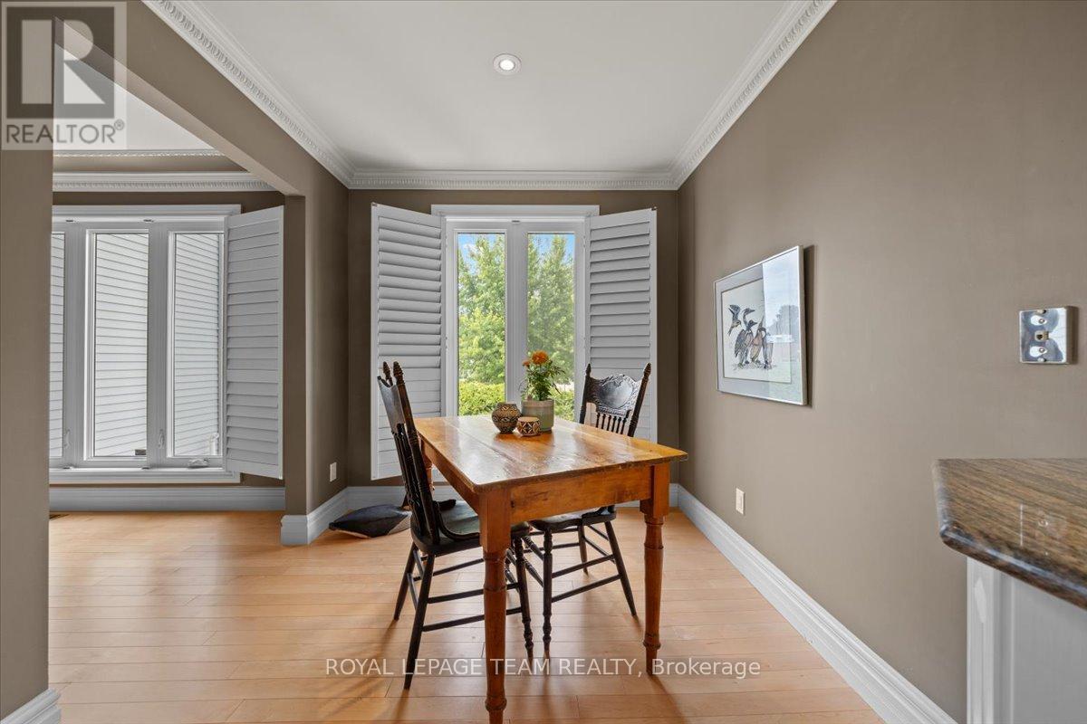 Photo 2 of 14 27 Forsyth Lane, Ottawa ON