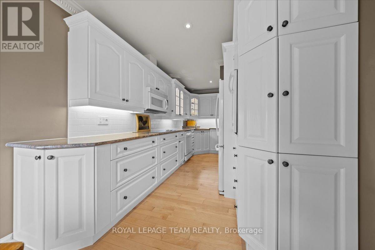 Photo 27 of 14 27 Forsyth Lane, Ottawa ON