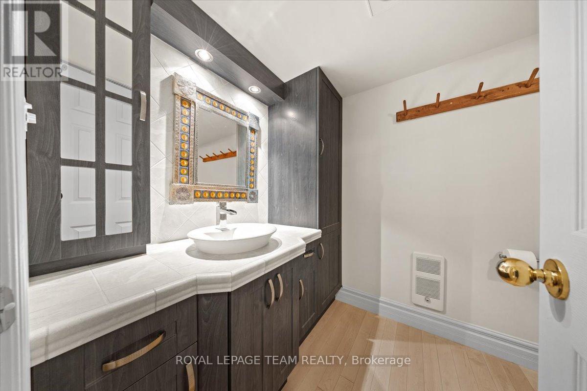 Photo 5 of 14 27 Forsyth Lane, Ottawa ON