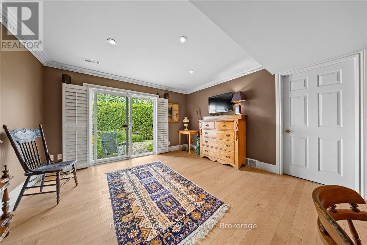 Photo 7 of 14 27 Forsyth Lane, Ottawa ON