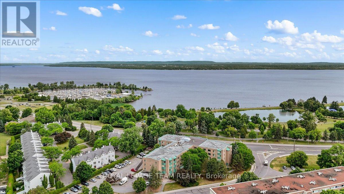 Photo 13 of 14 27 Forsyth Lane, Ottawa ON
