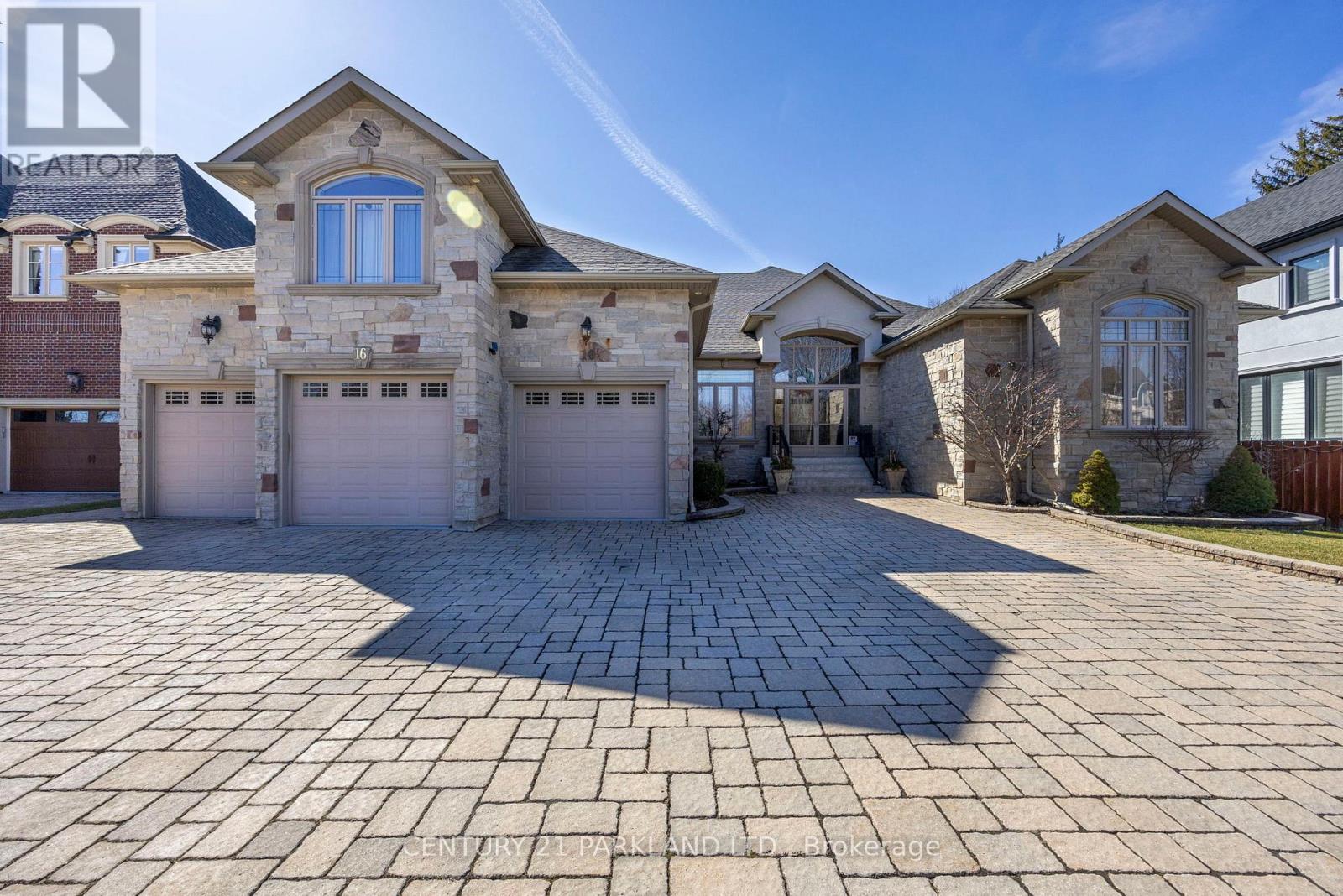 Photo 23 of 16 Boyle Drive, Richmond Hill ON