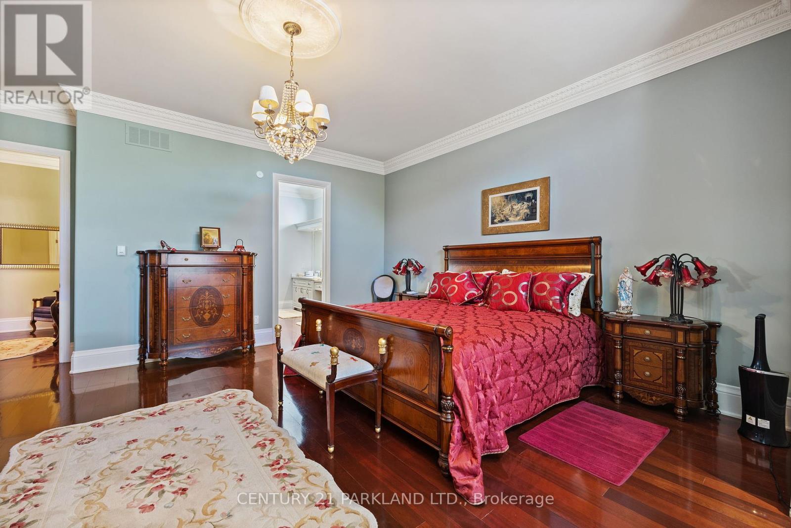 Photo 35 of 16 Boyle Drive, Richmond Hill ON