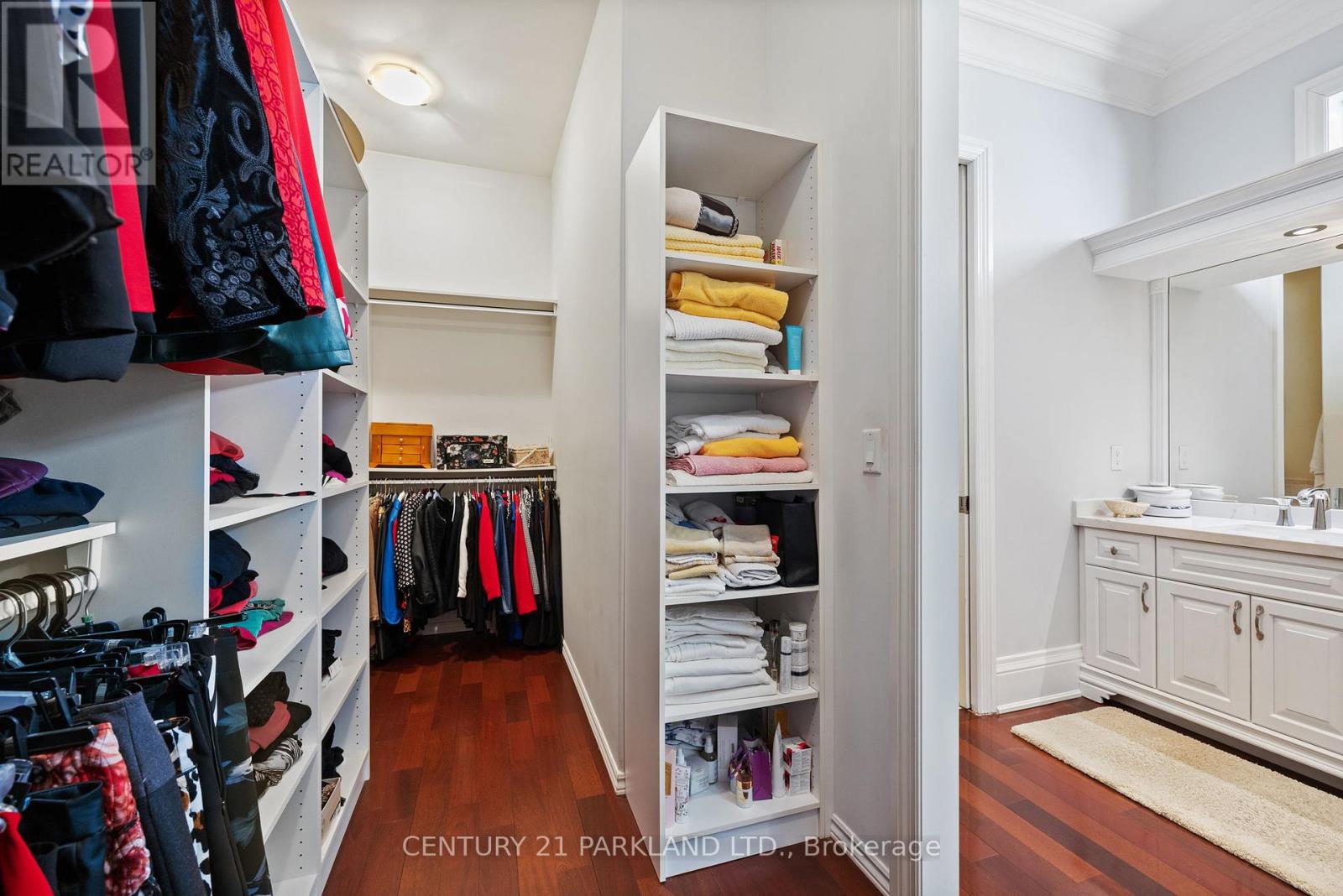 Photo 6 of 16 Boyle Drive, Richmond Hill ON