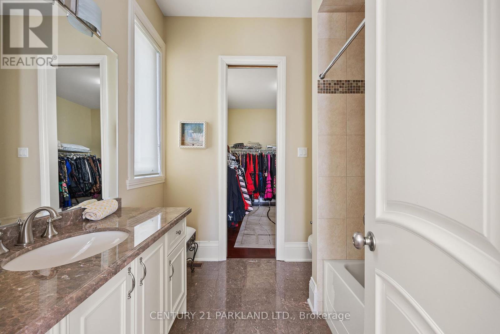 Photo 30 of 16 Boyle Drive, Richmond Hill ON