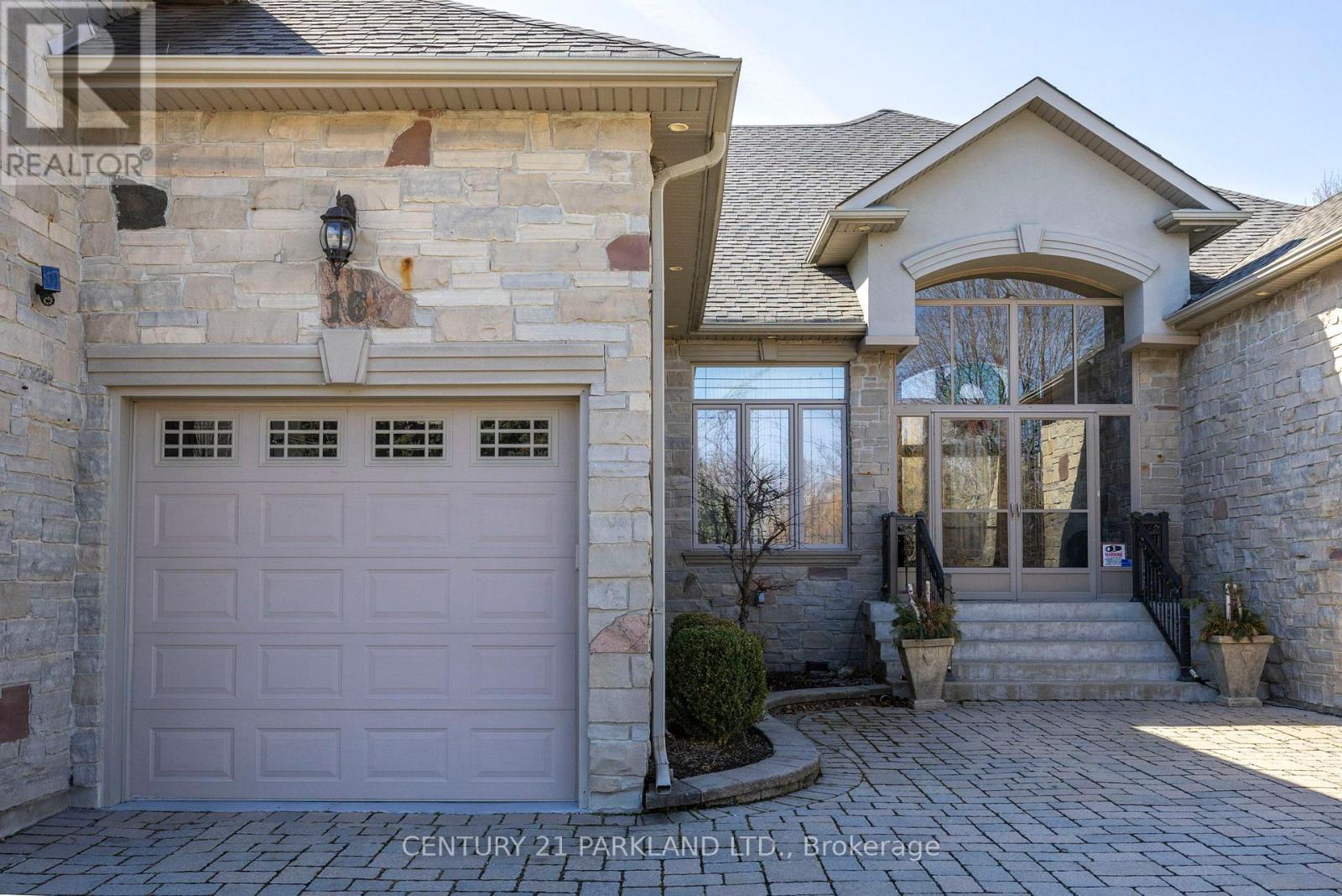 Photo 28 of 16 Boyle Drive, Richmond Hill ON