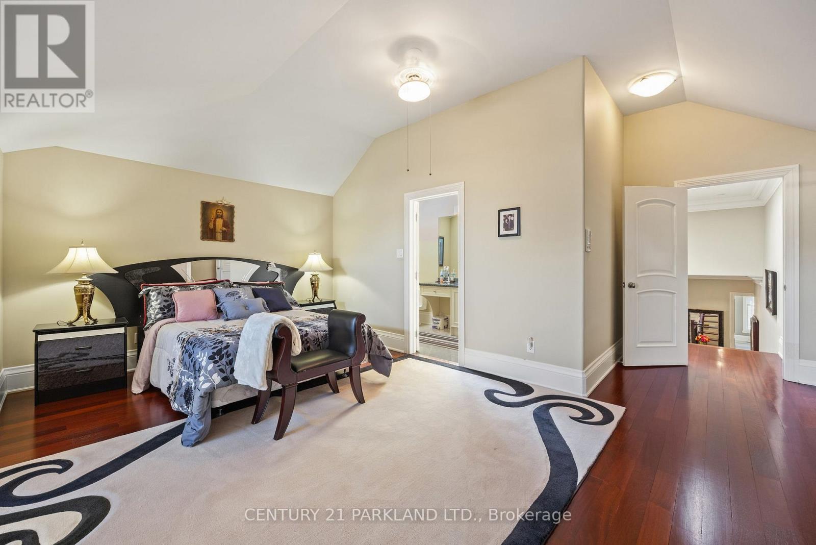 Photo 18 of 16 Boyle Drive, Richmond Hill ON