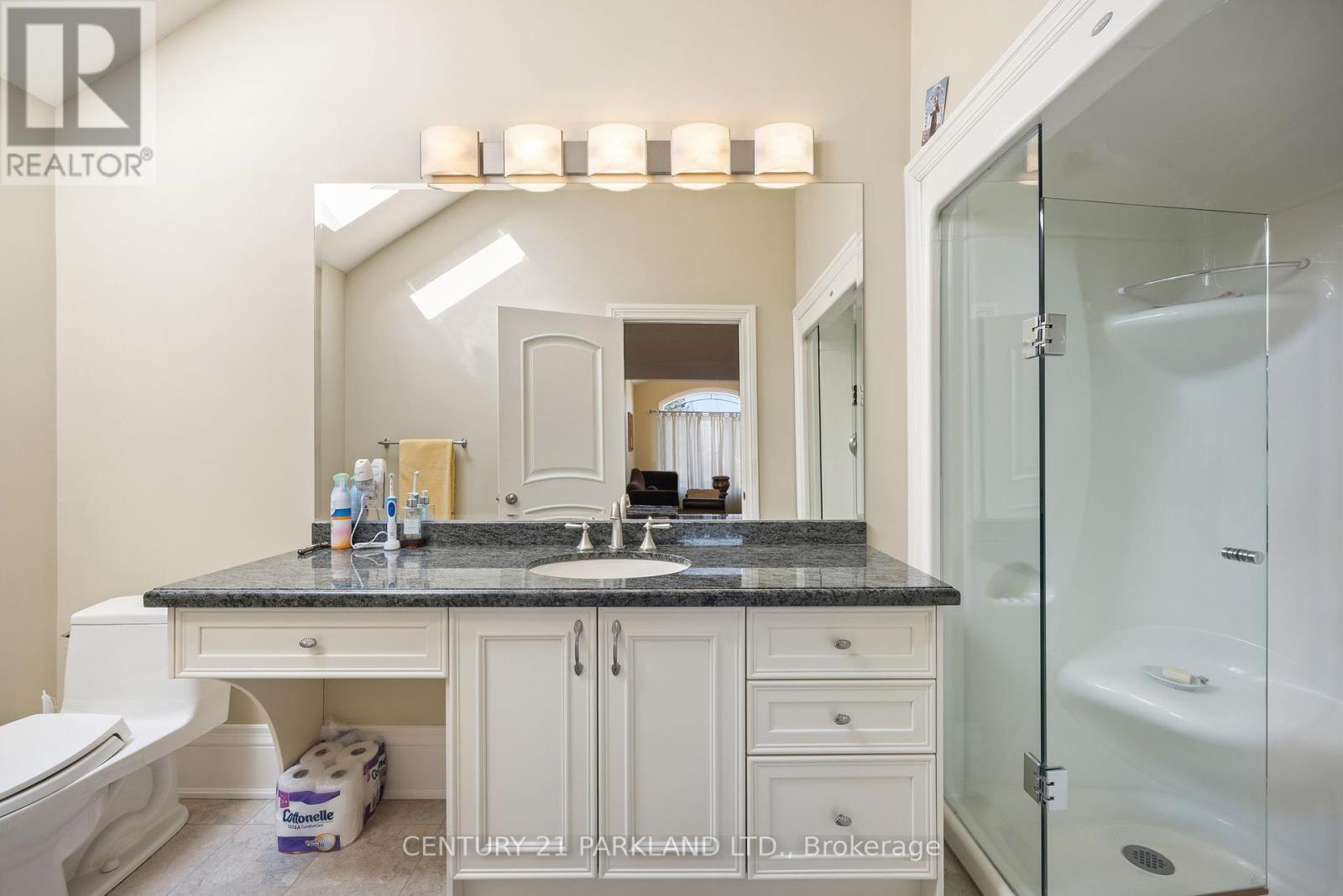 Photo 19 of 16 Boyle Drive, Richmond Hill ON