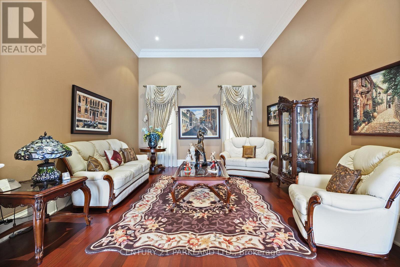 Photo 2 of 16 Boyle Drive, Richmond Hill ON