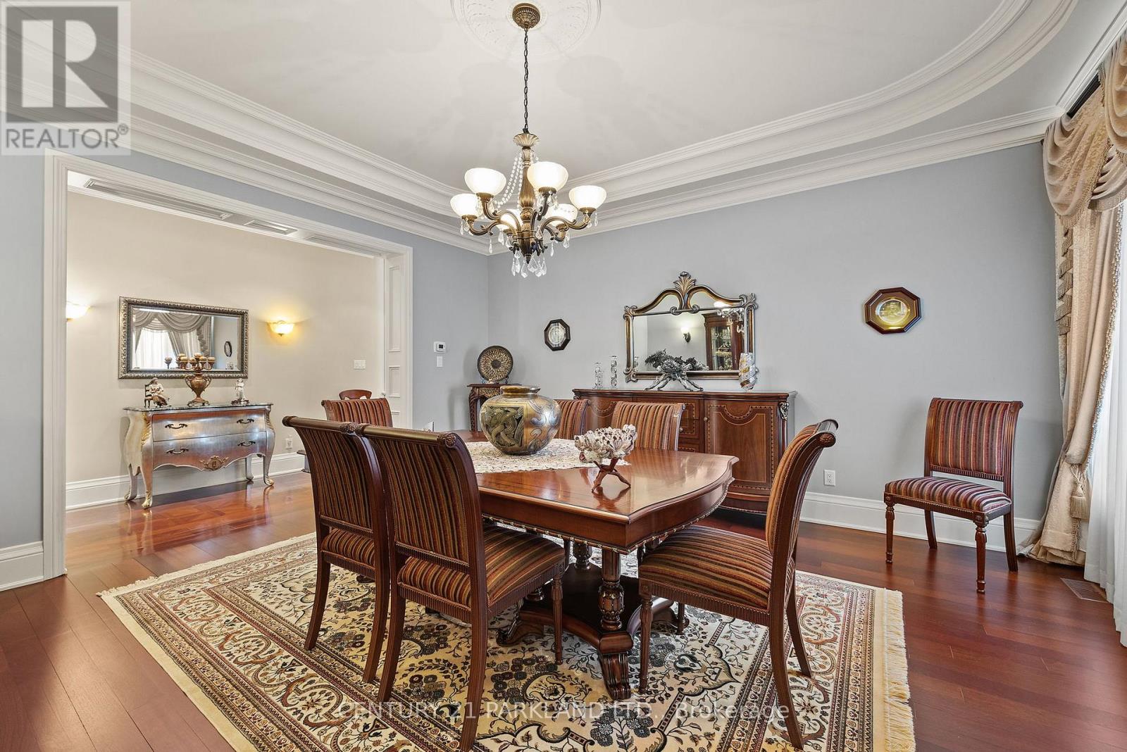 Photo 3 of 16 Boyle Drive, Richmond Hill ON