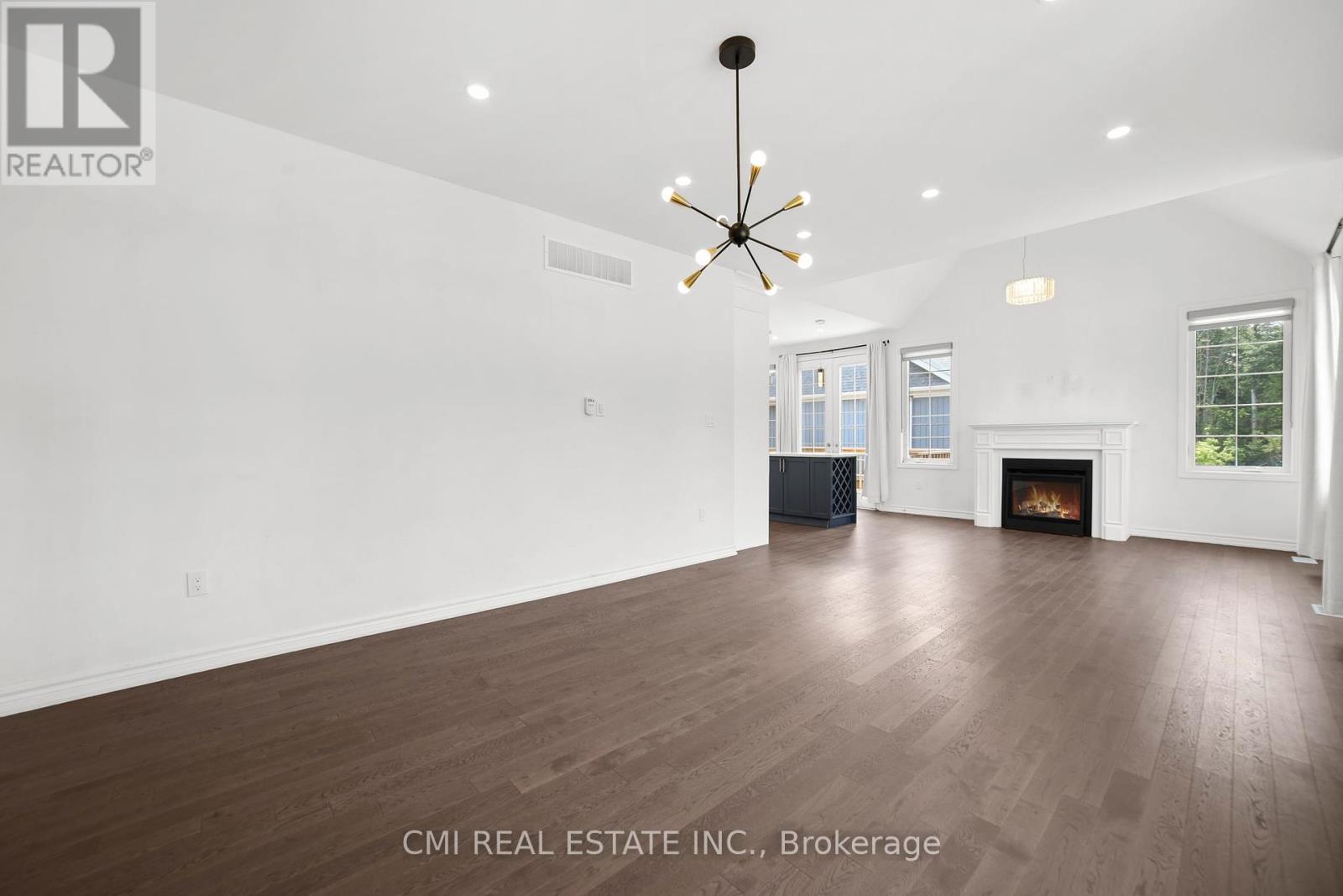Photo 8 of 3205 Mosley Street, Wasaga Beach ON