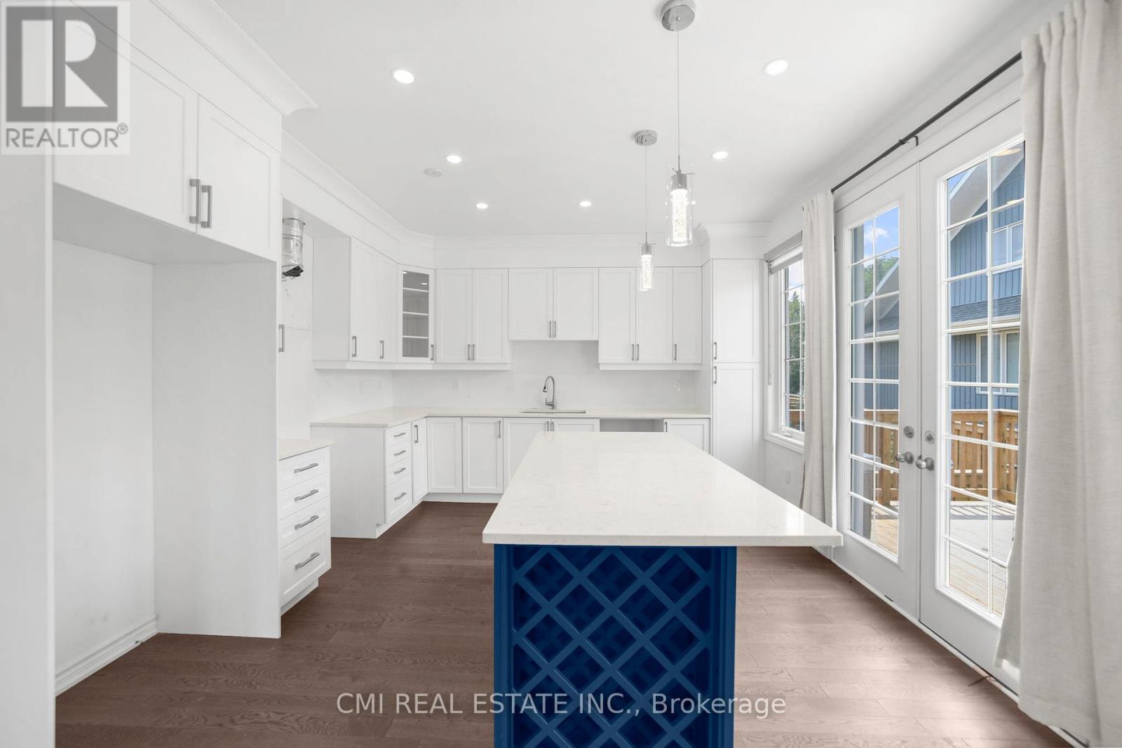 Photo 7 of 3205 Mosley Street, Wasaga Beach ON