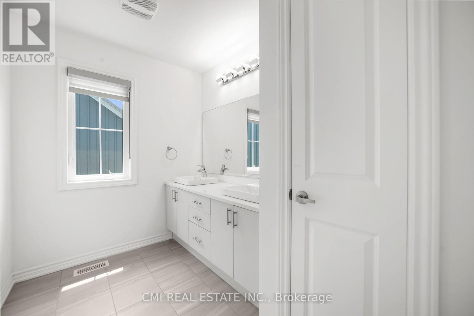 Photo 28 of 3205 Mosley Street, Wasaga Beach ON