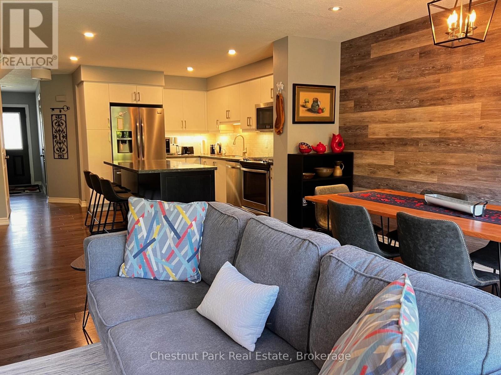 Photo 12 of 27 Conservation Way, Collingwood ON