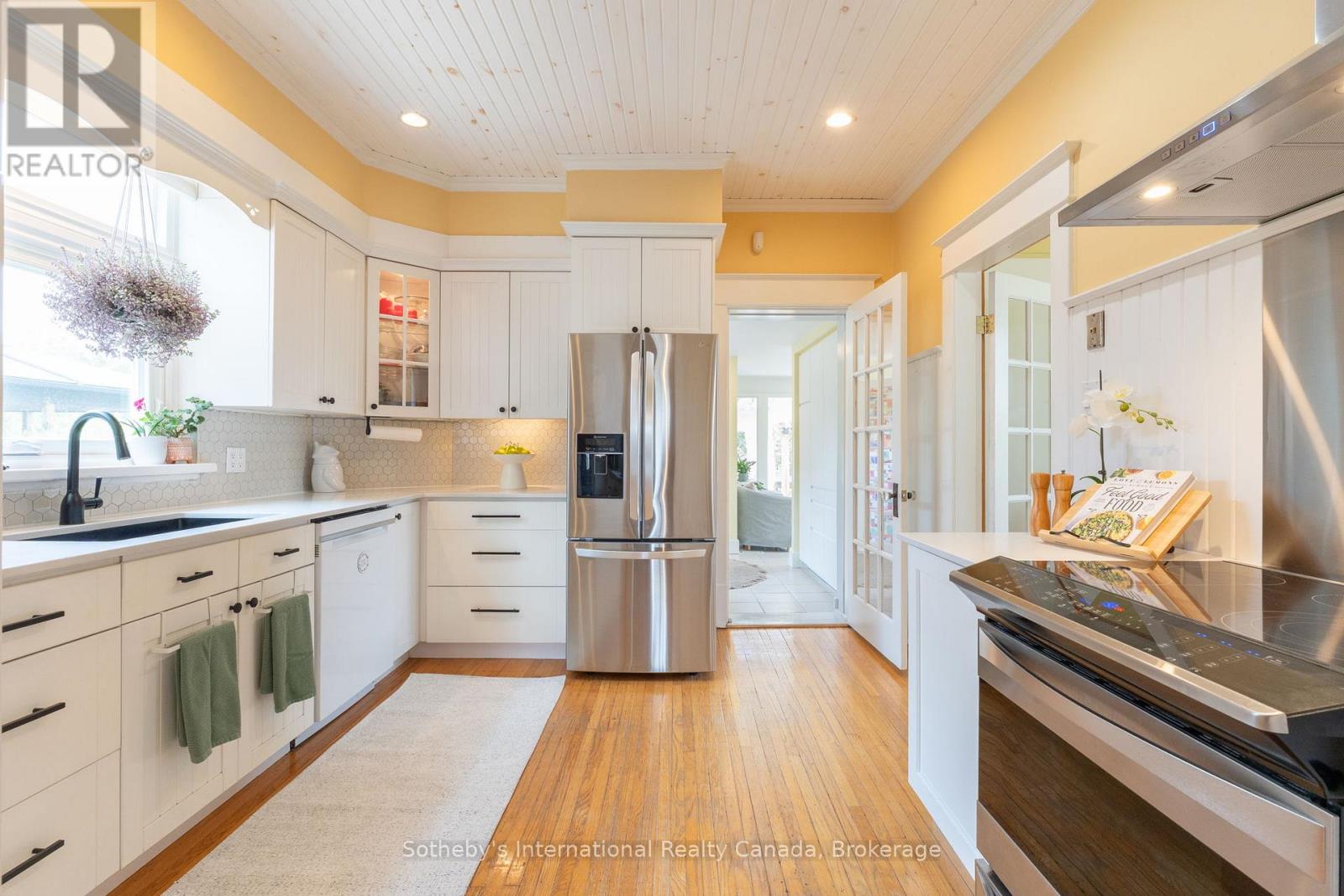 Photo 7 of 12 Elizabeth Street W, Clearview ON