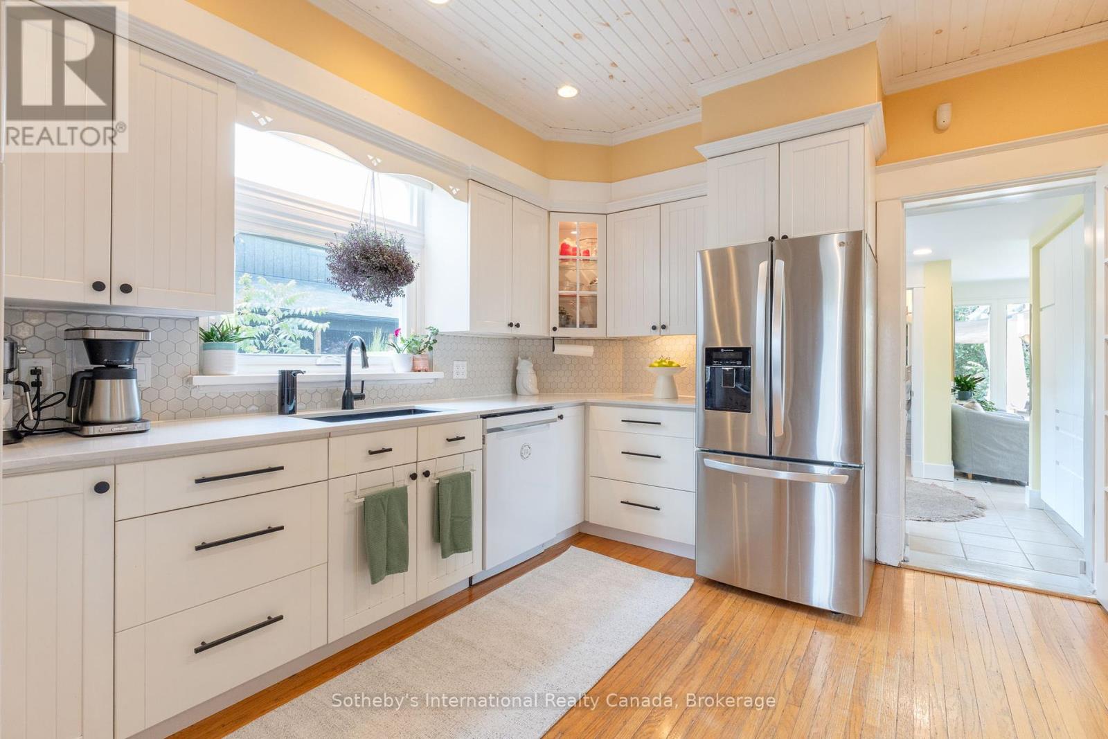Photo 8 of 12 Elizabeth Street W, Clearview ON